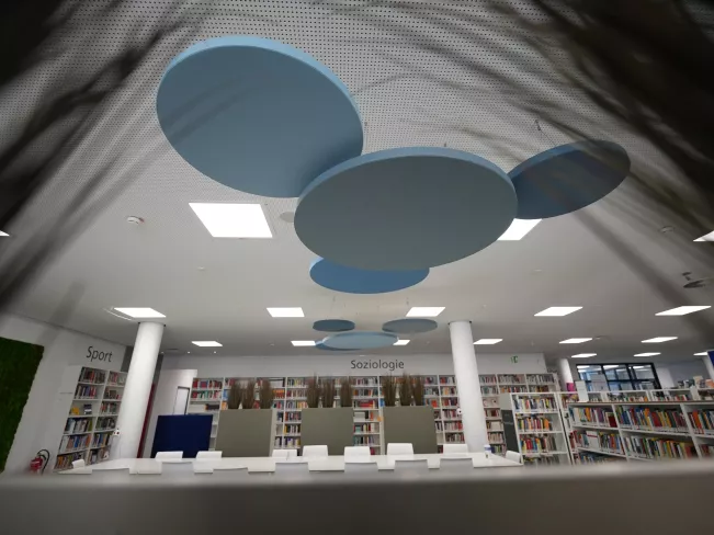 Bibliothek Lernort Deckenelemente