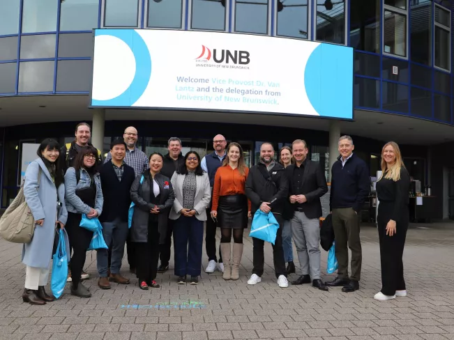 Gruppenfoto_Delegationsbesuch_UNB_Nov