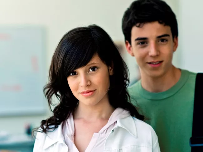 studieninteressierte maedchen junge colourbox 1920455 bewerberportal cut.jpg