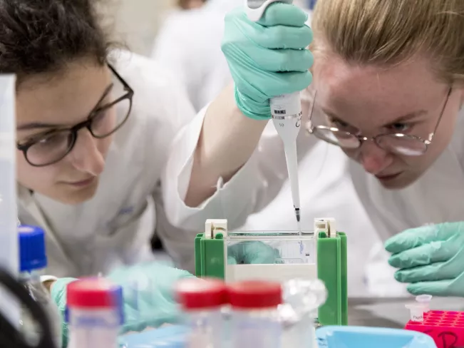 anna praktikum biologie volk Rhb Halle K 20220519 foto eric lichtenscheidt 24 fs22.jpg